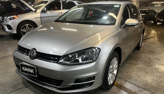 Volkswagen • Golf