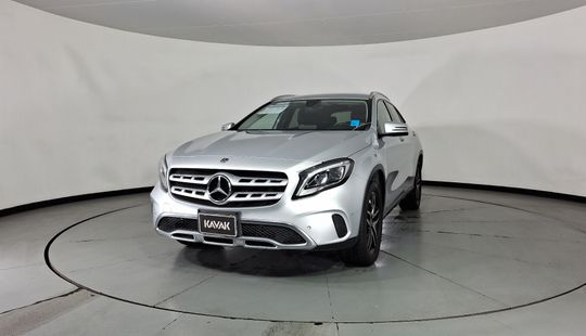 Mercedes Benz • Clase GLA