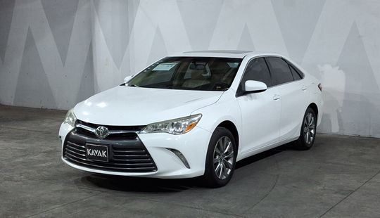 Toyota • Camry