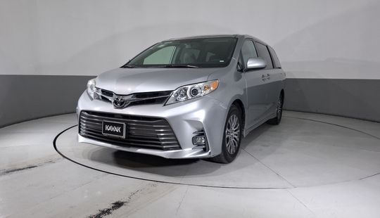 Toyota • Sienna