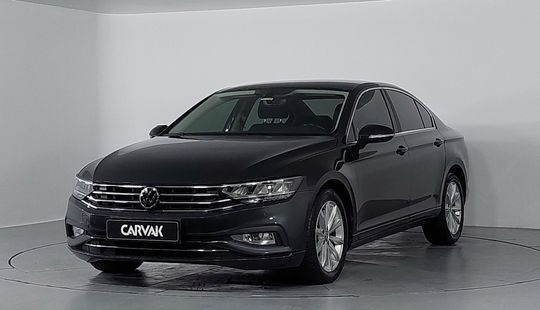 Volkswagen • Passat