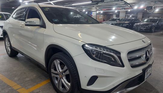 Mercedes Benz • Clase GLA