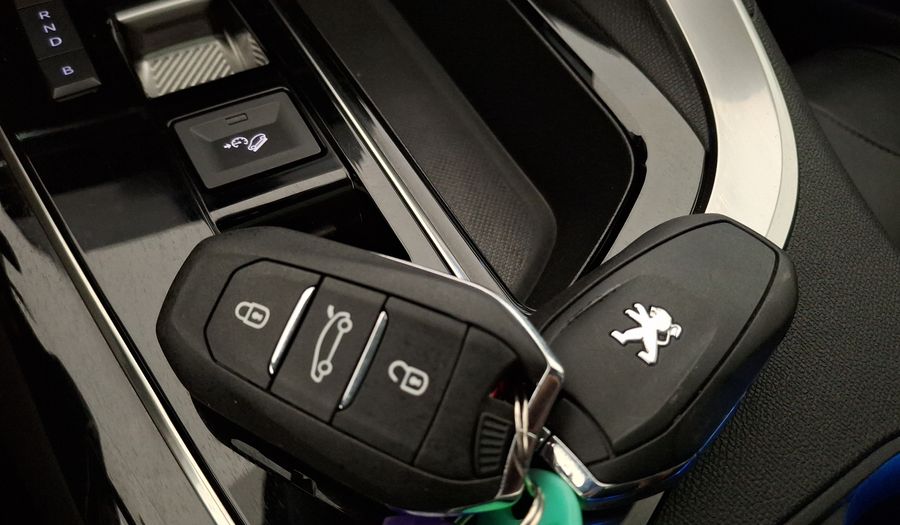 Peugeot 3008 1.6 HYBRID4 300 E-AUTO8 GT Suv 2024