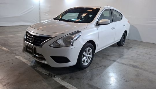 Nissan • Versa