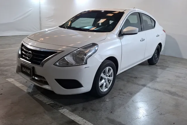 Nissan · Versa