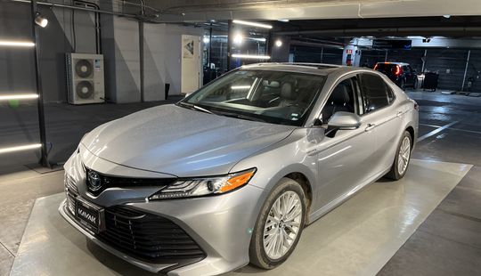 Toyota • Camry