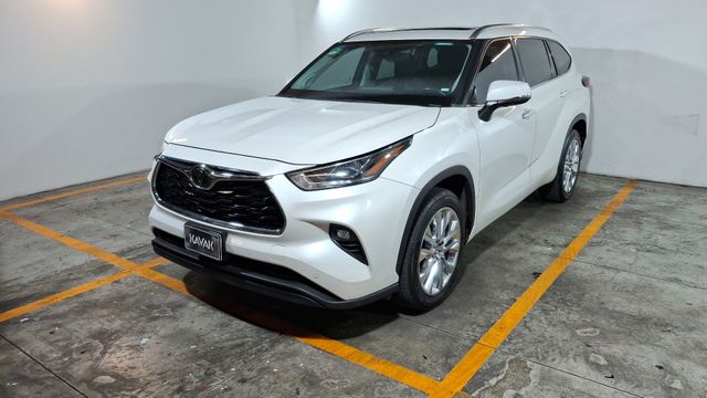 Toyota • Highlander