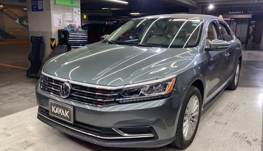 Volkswagen • Passat