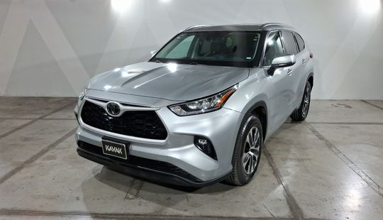 Toyota • Highlander