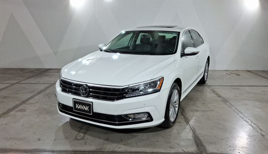 Volkswagen • Passat