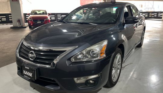 Nissan • Altima