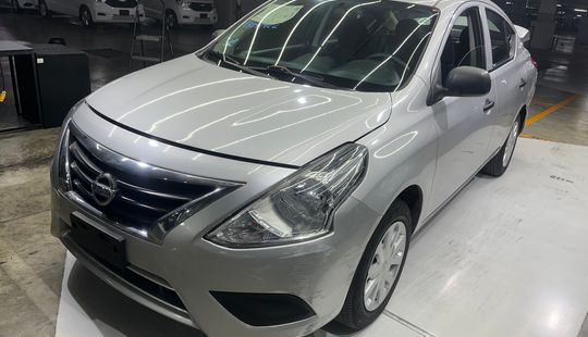 Nissan • Versa