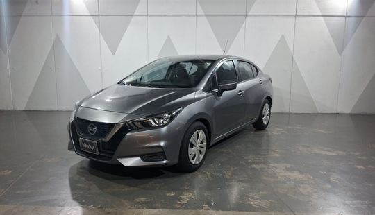 Nissan • Versa