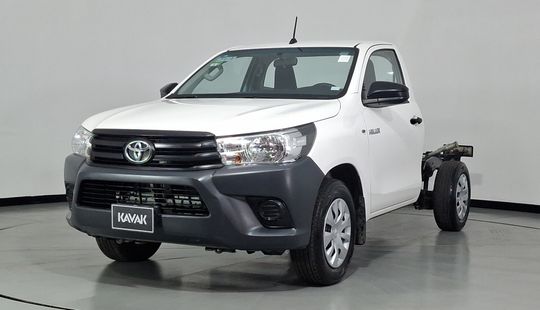 Toyota • Hilux