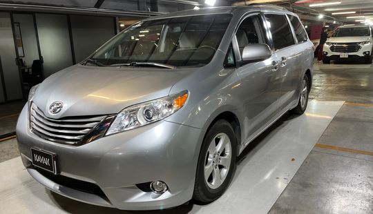 Toyota • Sienna