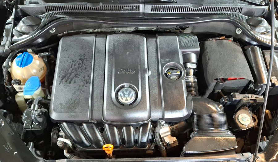 Volkswagen Jetta 2.5 SPORT PAQ WELTRADIO TECHO TIPTRONIC Sedan 2013