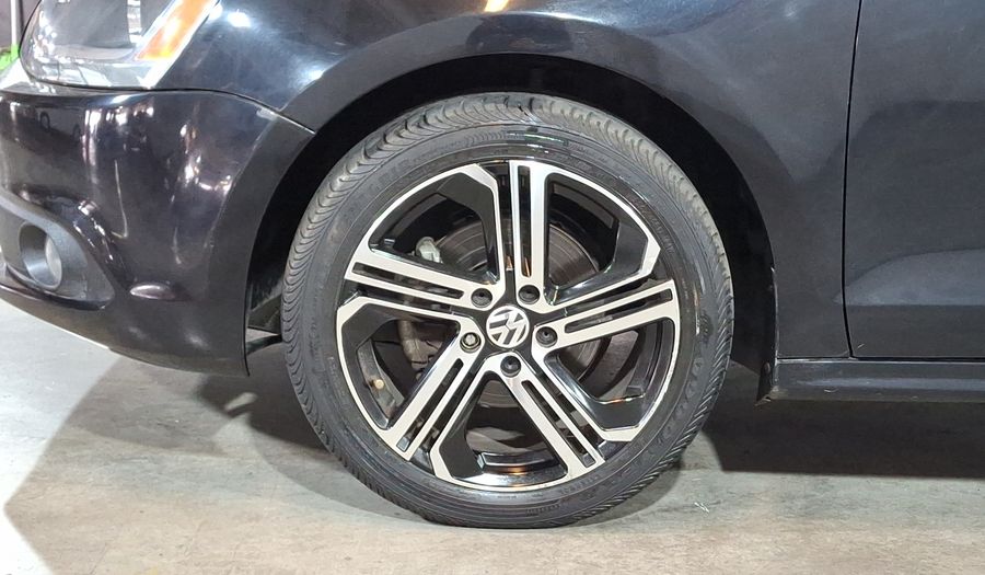 Volkswagen Jetta 2.5 SPORT PAQ WELTRADIO TECHO TIPTRONIC Sedan 2013