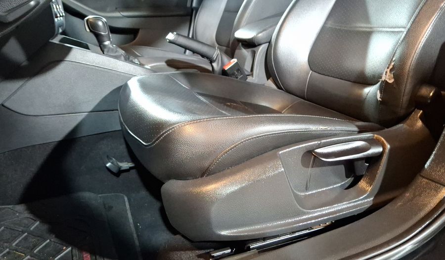 Volkswagen Jetta 2.5 SPORT PAQ WELTRADIO TECHO TIPTRONIC Sedan 2013