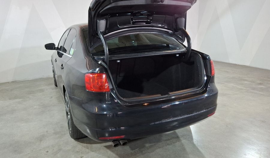 Volkswagen Jetta 2.5 SPORT PAQ WELTRADIO TECHO TIPTRONIC Sedan 2013