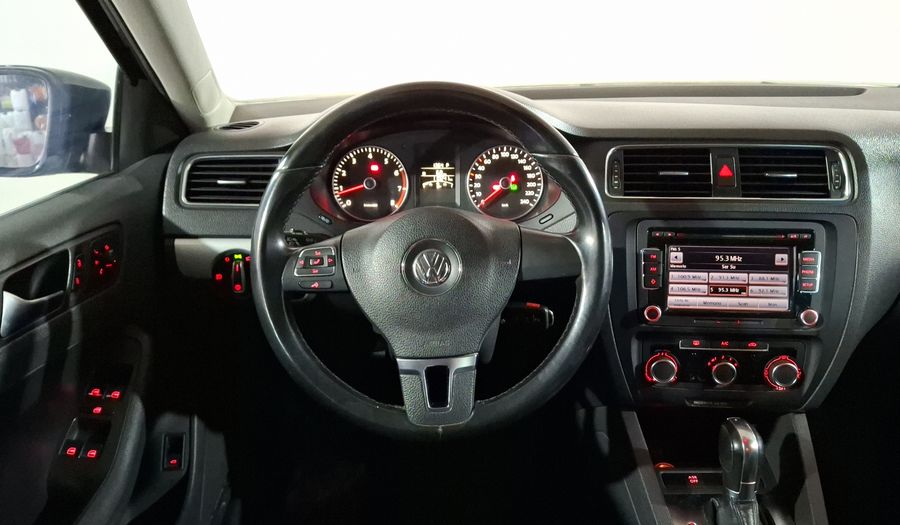 Volkswagen Jetta 2.5 SPORT PAQ WELTRADIO TECHO TIPTRONIC Sedan 2013