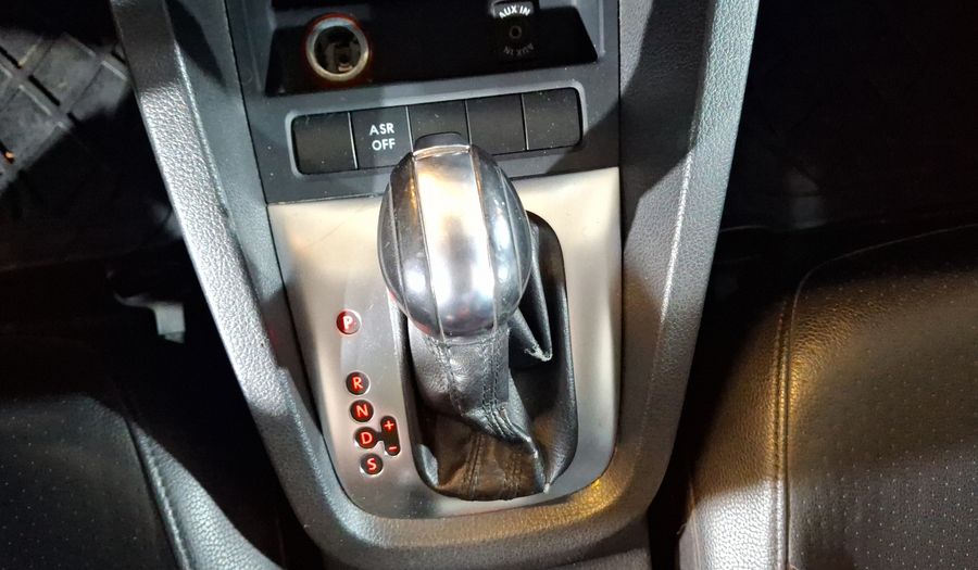 Volkswagen Jetta 2.5 SPORT PAQ WELTRADIO TECHO TIPTRONIC Sedan 2013