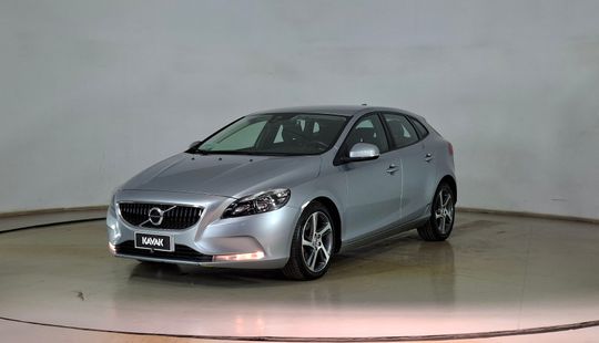 Volvo • V40
