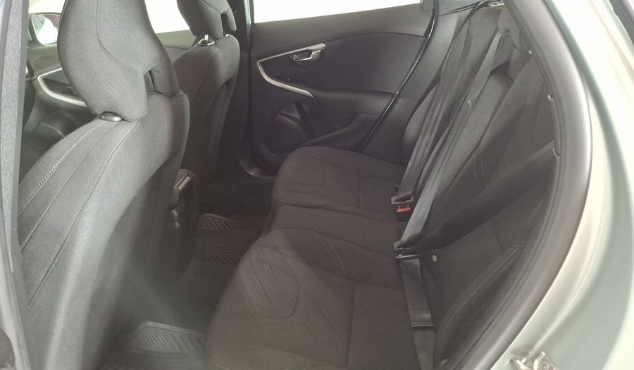 Volvo V40 2.0 D2 COMFORT Hatchback 2018