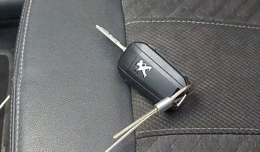 Peugeot 208 1.6 URBANTECH AUTO Hatchback 2018