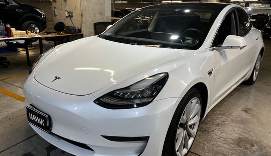 Tesla • Model 3