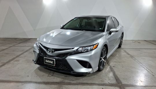 Toyota • Camry