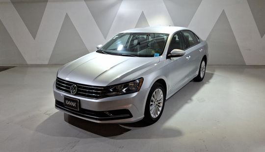 Volkswagen • Passat