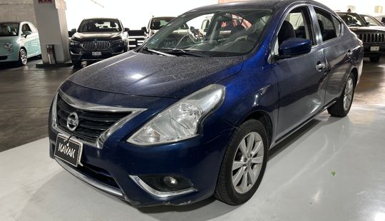 Nissan • Versa