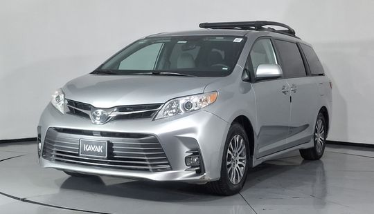 Toyota • Sienna