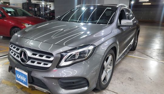 Mercedes Benz • Clase GLA