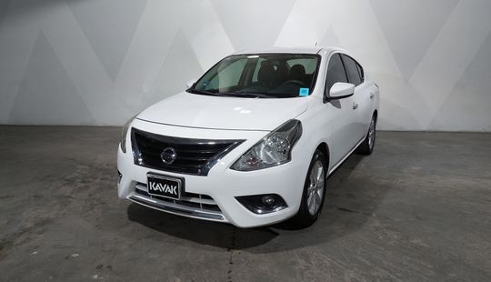 Nissan • Versa