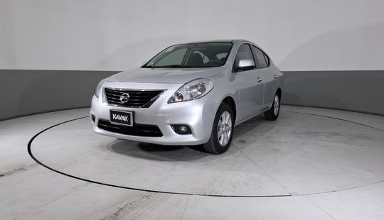 Nissan • Versa
