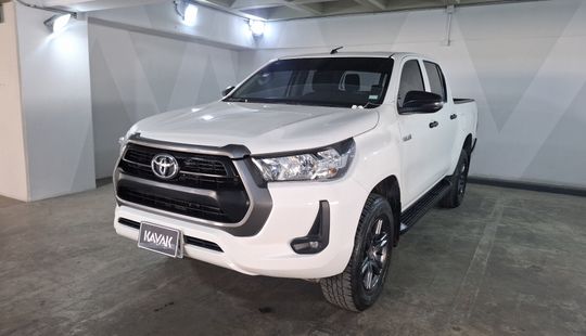 Toyota • Hilux