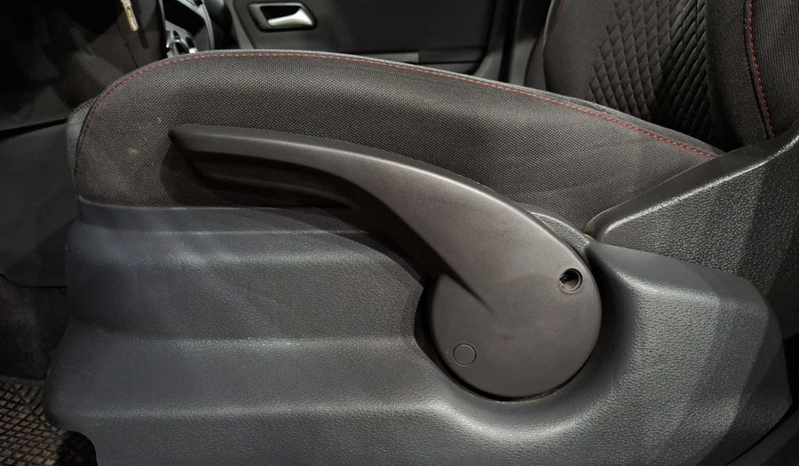 Volkswagen Crossfox 1.6 CROSSFOX QUEMACOCOS MT Hatchback 2016