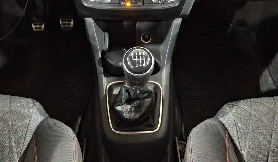 Volkswagen Crossfox 1.6 CROSSFOX QUEMACOCOS MT Hatchback 2016