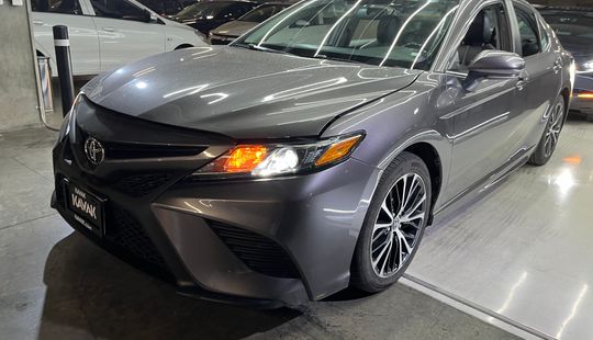 Toyota • Camry