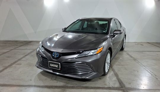 Toyota • Camry