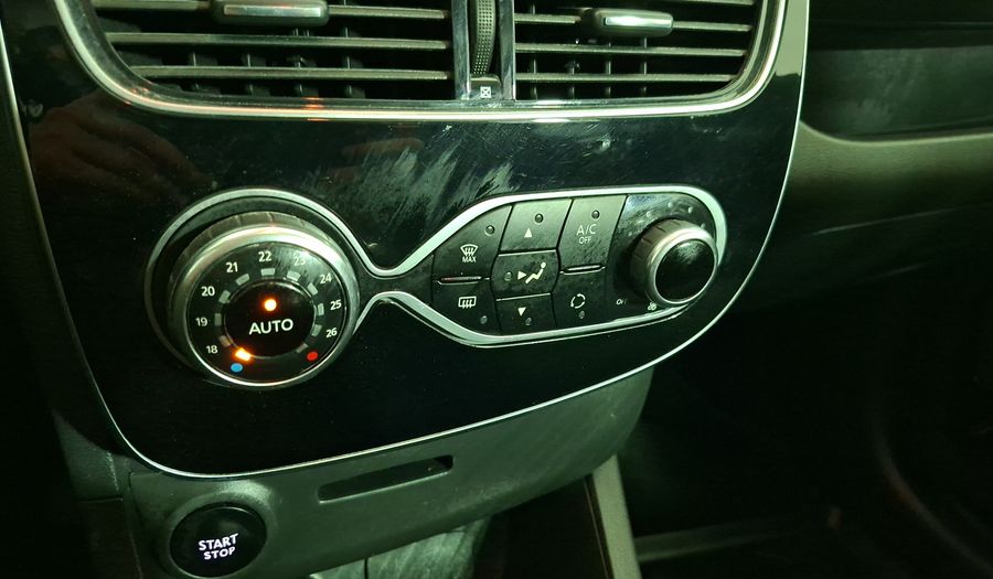 Renault Clio 1.2 EXPRESSION Hatchback 2017