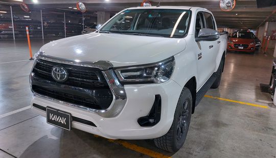 Toyota • Hilux