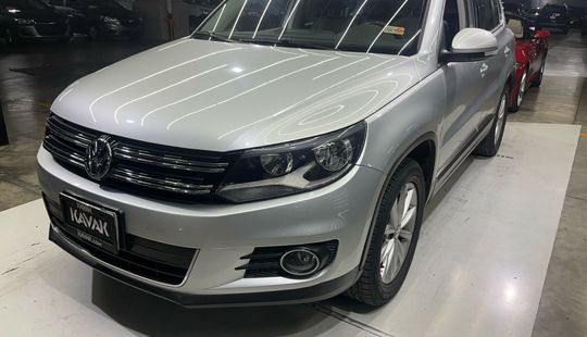 Volkswagen • Tiguan