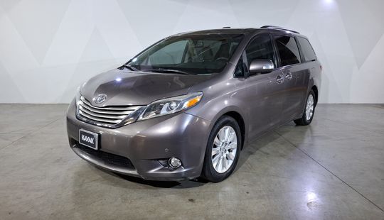 Toyota • Sienna