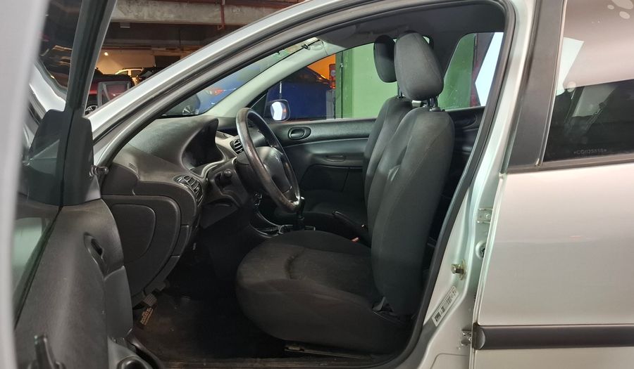 Peugeot 206 1.4 GENERATION Hatchback 2011