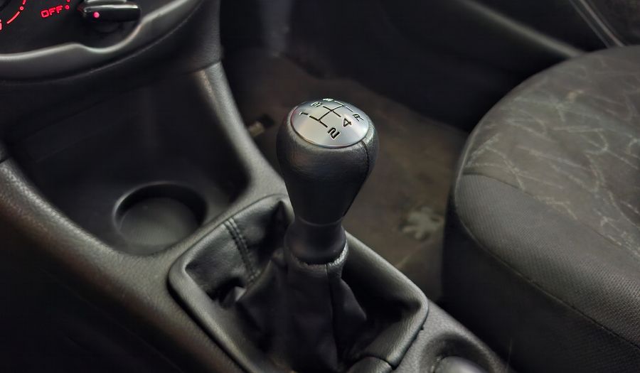 Peugeot 206 1.4 GENERATION Hatchback 2011