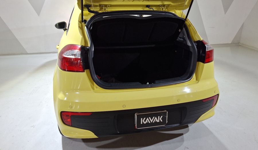 Kia Rio 1.6 LX MT Hatchback 2016