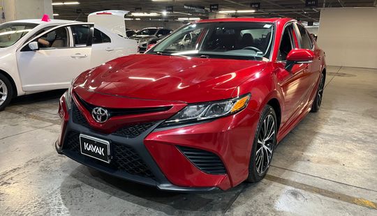 Toyota • Camry