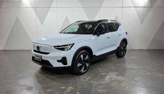 Volvo • XC40
